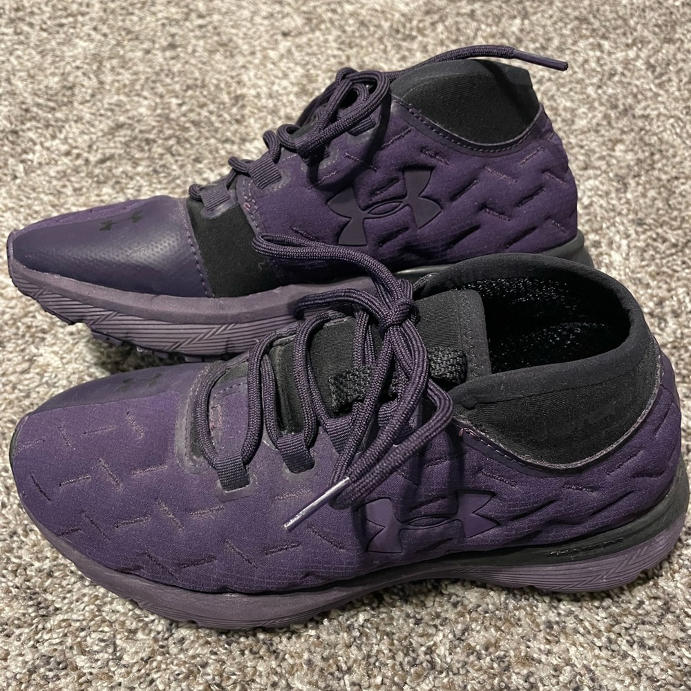 Under Armor purple tennis shoes 5.5